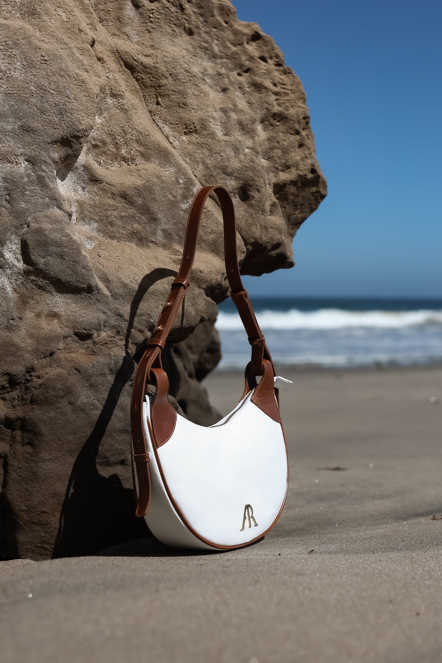 SUPETAR BLANCA CON CAFÉ