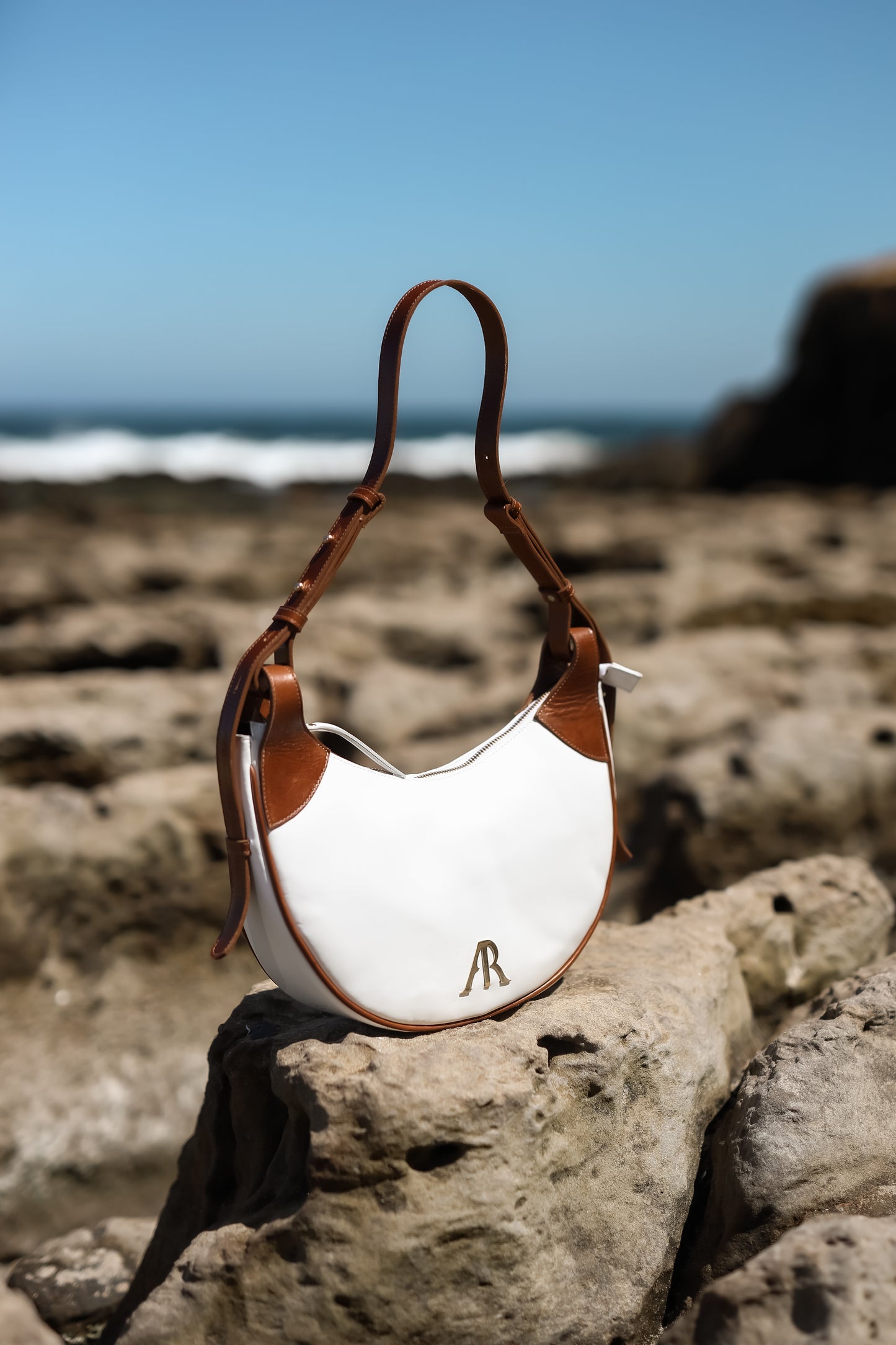 SUPETAR BLANCA CON CAFÉ